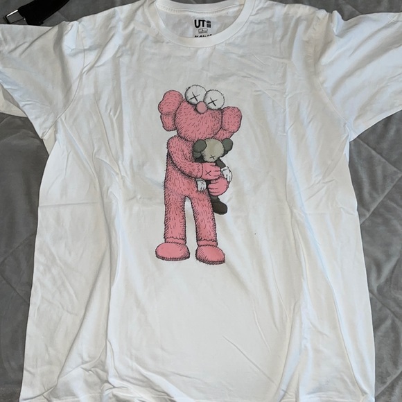 Uniqlo x kaws - Picture 1 of 1